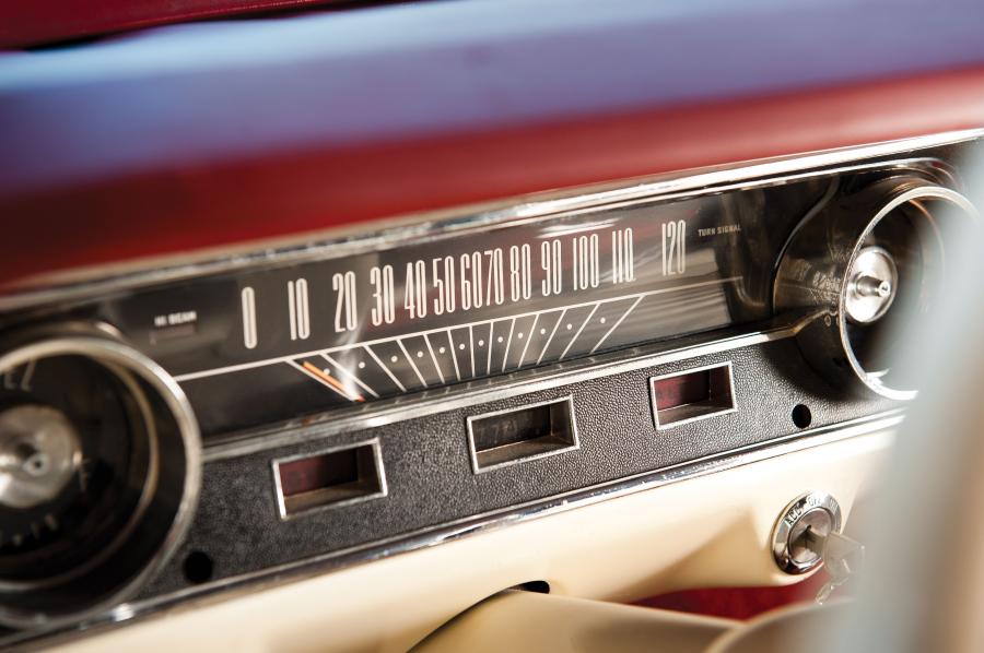 Детали интерьера Ford Mustang Convertible 1965 года  (фото 35 из 76)